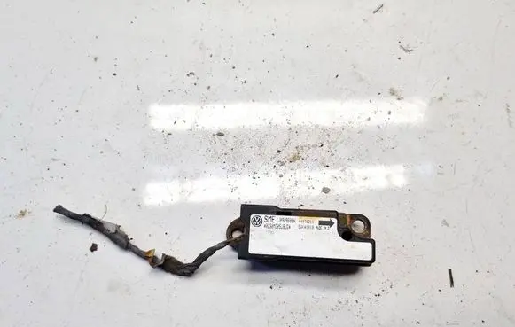 Volkswagen PASSAT B5 Airbag deployment crash/impact sensor 1J0909606N