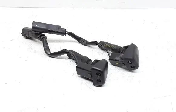 Volvo V60 Windshield washer spray nozzle 