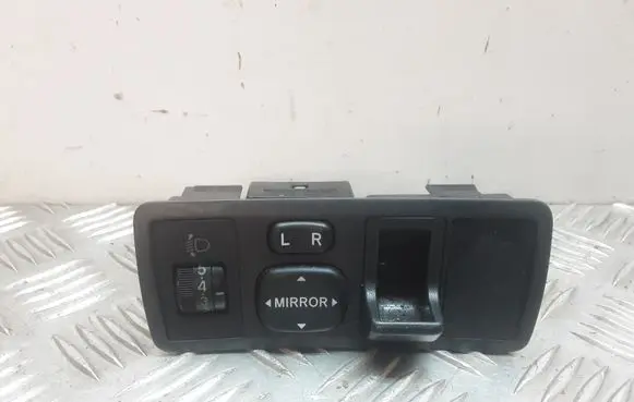 Toyota Corolla Verso E121 Wing mirror switch 183574