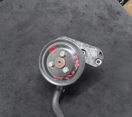 BMW 3 E90 E91 Power steering pump 678883803 002102
