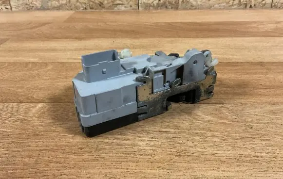 Citroen C5 Front door lock