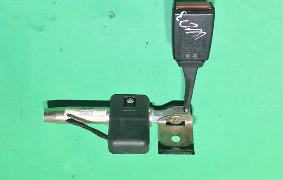 Mercedes-Benz C W203 Rear seatbelt buckle 2038600769 3002395231