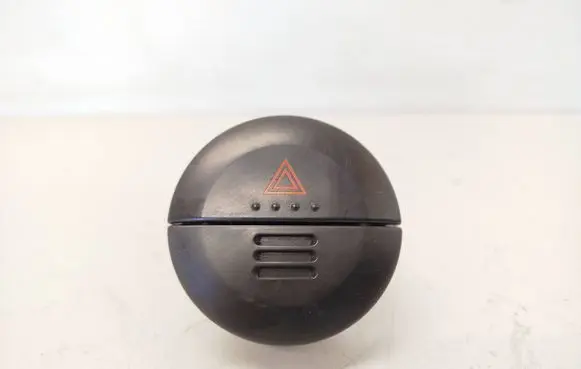 Nissan X-Trail T30 Hazard light switch 06016