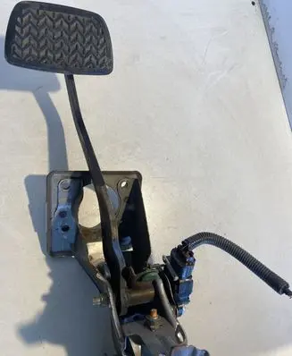Lexus RX 330 - 350 - 400H Brake pedal 8951047010