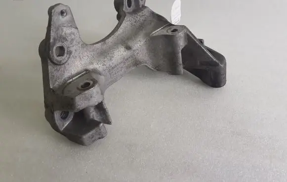 Nissan Qashqai Generator/alternator bracket 117104394R