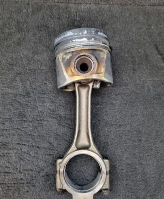 Audi A4 S4 B7 8E 8H Piston with connecting rod 03G107065J 038198401F