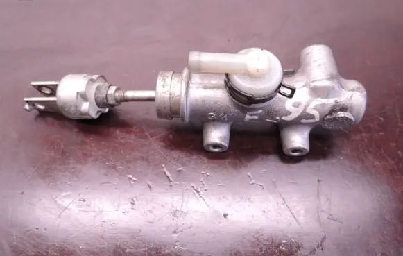 Lexus IS 220D-250-350 Clutch master cylinder D95