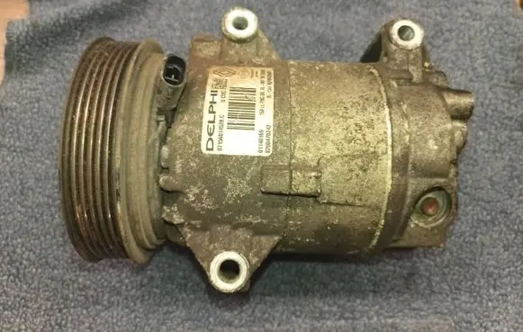 Renault Megane II Air conditioning (A/C) compressor (pump) 8200470242