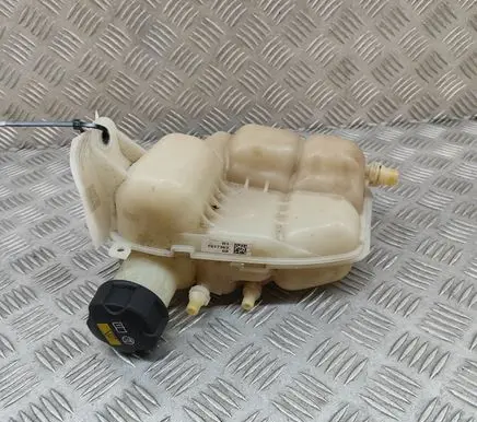 BMW X2 F39 Coolant expansion tank/reservoir 7617362 8687503