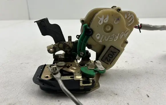 KIA Sorento Front door lock