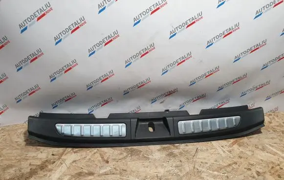 Trunk/boot sill cover protection