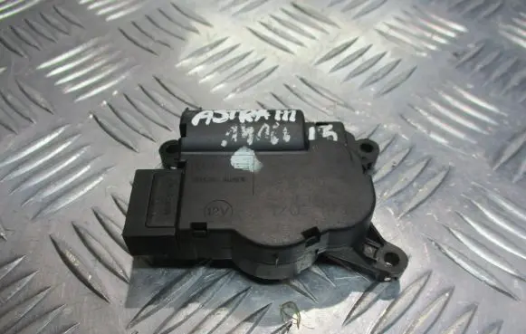 Opel Astra H Central body control module 3093691