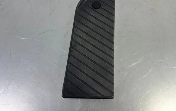 Volkswagen Touareg III Foot rest pad/dead pedal 761864777B