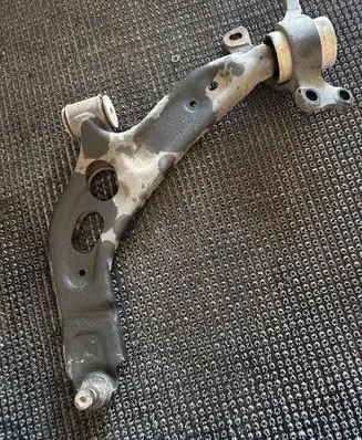 BMW 2 F45 Front lower control arm/wishbone 6879843