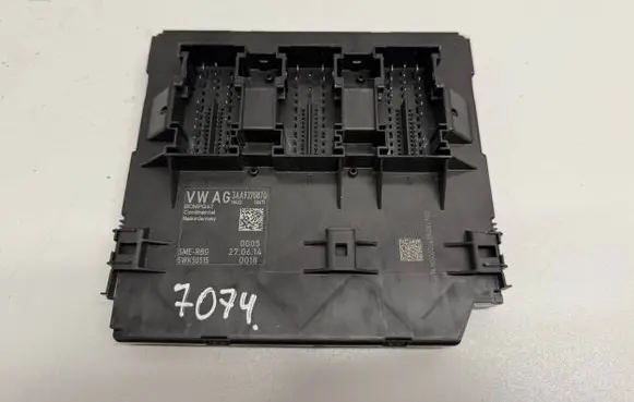 Volkswagen PASSAT B7 Comfort/convenience module 3AA937087Q