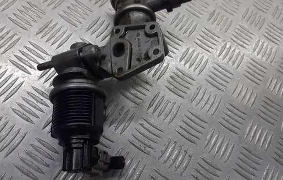 Volkswagen Golf V EGR valve 06A131501J