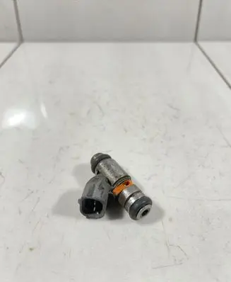 Volkswagen Golf IV Fuel injector 036031C