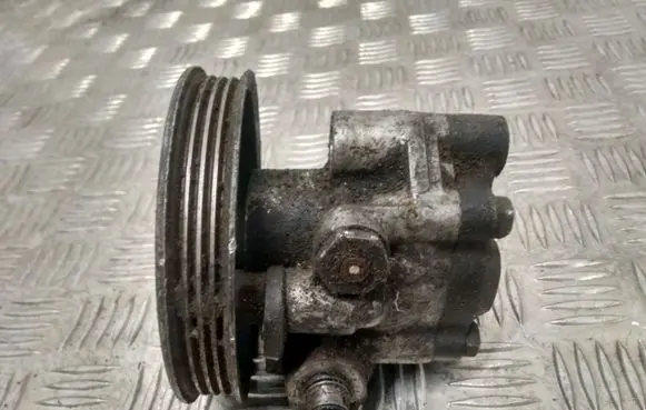 Mazda 323 Power steering pump
