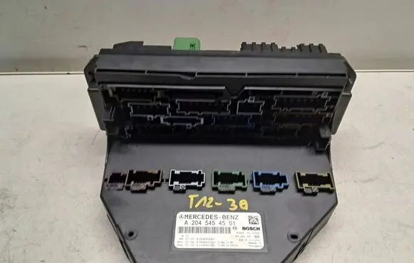 Mercedes-Benz C W204 Fuse module A2045454501