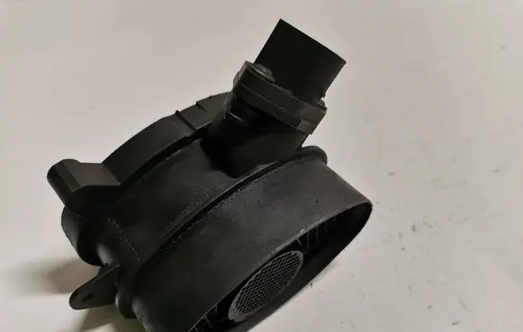 BMW 5 E39 Mass air flow meter 7787076 0928400468