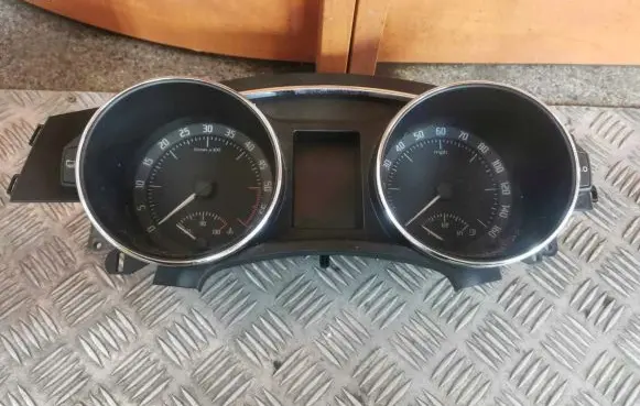 Skoda Superb B6 (3T) Speedometer (instrument cluster) 3T2920941M