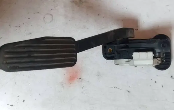 Volvo V70 Accelerator throttle pedal 30683516 6PV00853712