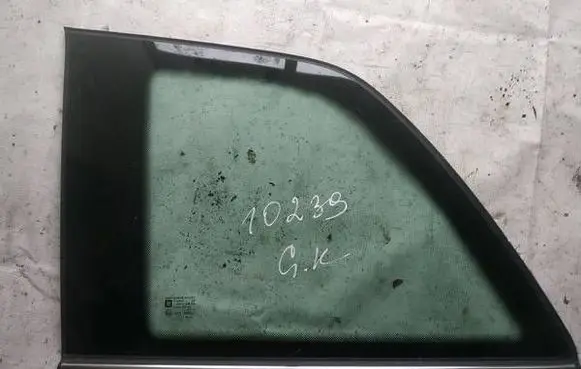 Opel Zafira B Rear side window as2