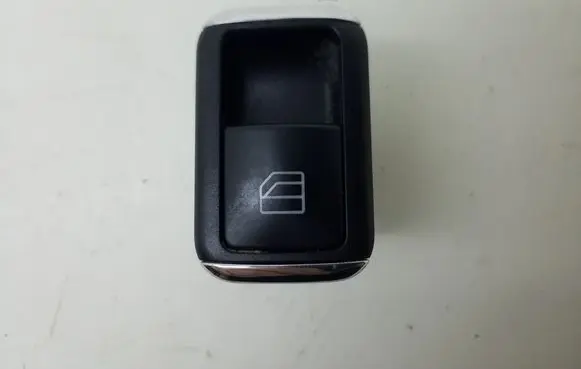 Mercedes-Benz C W204 Electric window control switch A2048700451