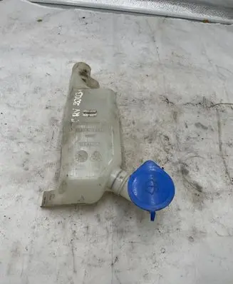 Honda CR-V Windshield washer fluid reservoir/tank
