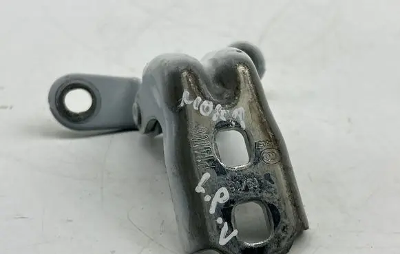 Opel Mokka Front door upper hinge