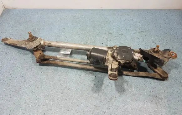 Subaru Outback Front wiper linkage and motor wm02c-001