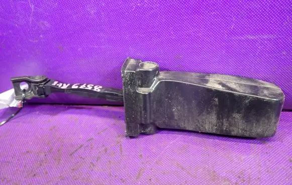 Skoda Octavia Mk3 (5E) Front door check strap stopper 5E0839267AD