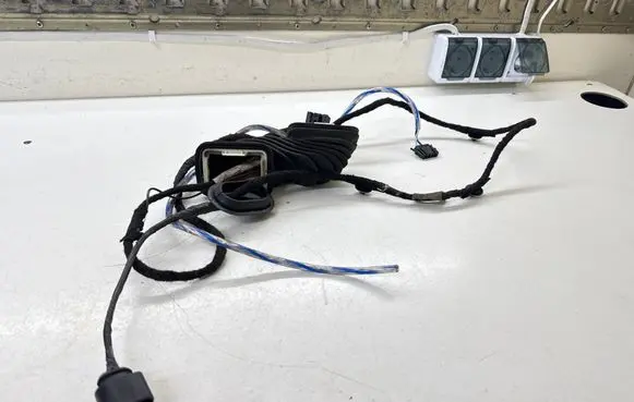 Volkswagen Transporter - Caravelle T5 Front door wiring loom 