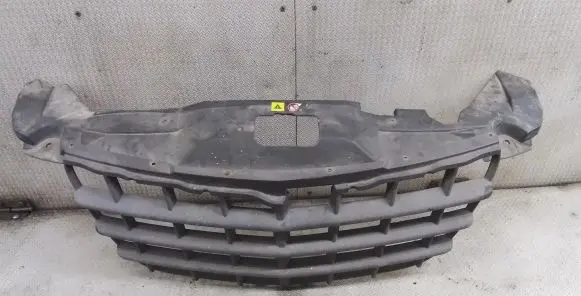 Chrysler Pacifica Front bumper upper radiator grill