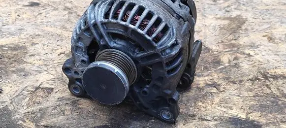 Audi A1 Generator/alternator 03C903023S 0124525188