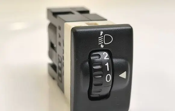Suzuki Grand Vitara I Headlight level height control switch 32932074 7112B