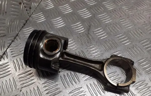 Volkswagen Golf Plus Piston 81L97A8