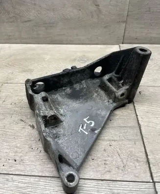 Volkswagen Transporter - Caravelle T5 Generator/alternator bracket 070903143C