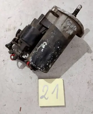 Volkswagen Golf I Starter motor 02A911023R