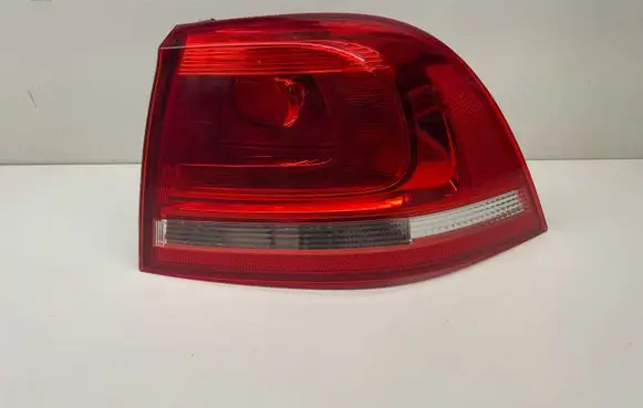Volkswagen Touareg II Rear/tail lights 7P6945096F