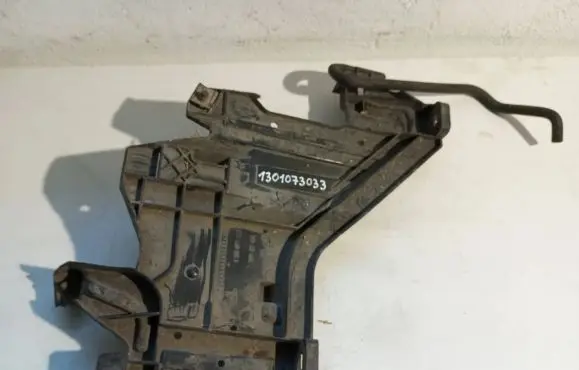 Audi A4 S4 B8 8K Headlight/headlamp mounting bracket 1301073033