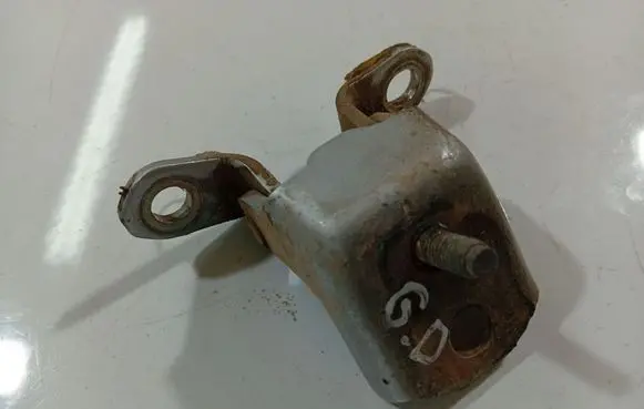 Nissan Almera Tino Rear door lower hinge