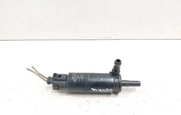 Skoda Octavia Mk2 (1Z) Headlight washer pump 3B7955681