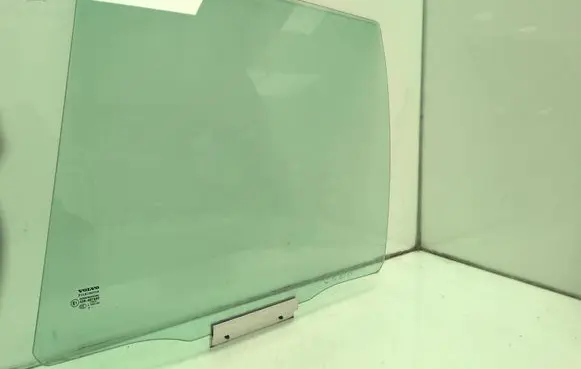 Volvo XC90 Rear door window glass 43R001582 DOT682M3240AS2 E000199