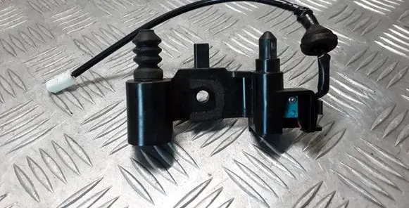 Mitsubishi Outlander Loading door sensor 