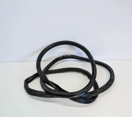 Audi A8 S8 D3 4E Rubber seal front door (on door) 4E0831721E