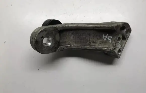 Hyundai Tucson JM Engine mounting bracket