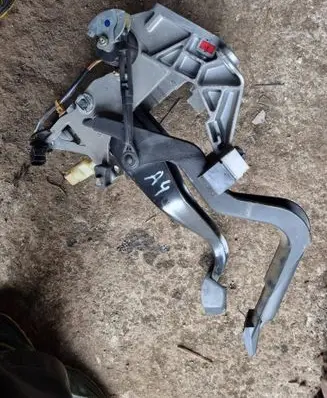 Audi A4 S4 B5 8D Pedal assembly 