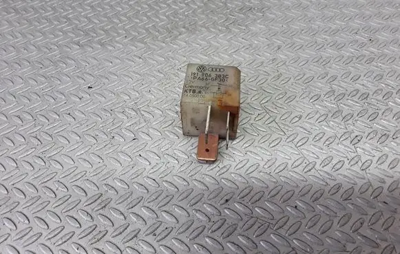 Audi A4 S4 B5 8D Fuel pump relay 191906383C
