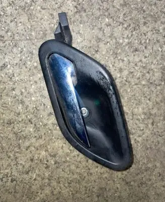 BMW 5 E39 Front door interior handle 8226049